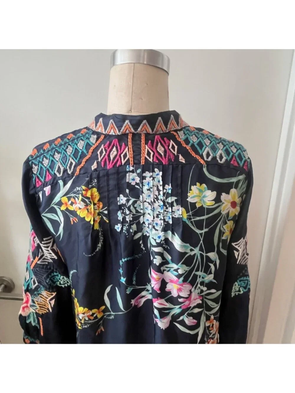 JOHNNY WAS Silk  Embroidered Navy Boho Dress/Tunic Size Small - Picture 7 of 9